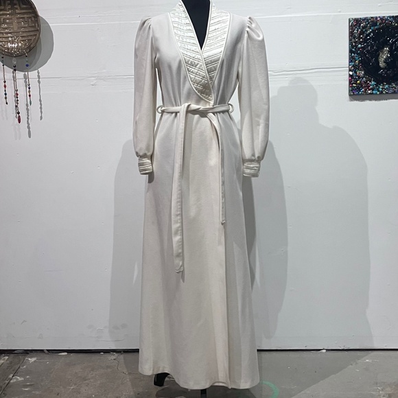 Vintage Other - Sabrina exclusively for Mervyn’s 1970’s cream robe